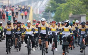 Semangat HUT Bhayangkara ke-76, Ribuan Pesepeda Bersama Kapolda Kelilingi Kota Pekanbaru