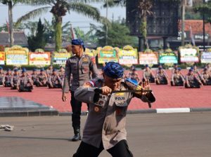 Isi Bhayangkara Ke-76, Polda Banten Angkat Budaya Lokal Debus Untuk Hiburan Rakyat