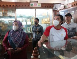 Pj Gubernur Al Muktabar Tinjau Revitalisasi Anjungan Provinsi Banten di TMII