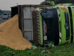 Ditlantas Polda Banten Evakuasi Laka Lantas Tunggal Dump Truck di Tol Merak-Tangerang