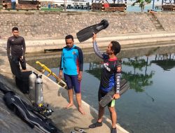 Tingkatkan Kemampuan, Personel Ditpolairud Polda Banten Gelar Latihan Menyelam