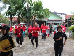 Babinsa Koramil 04/LL  Kodim 0312/Padang Sertu Azwen Gelar Senam Sehat Bersama Warga