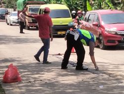 Pemotor Terseret Truk, Satlantas Polresta Serang Kota Evakuasi Korban Kecelakaan