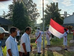 Peringati HUT RI ke-77 Unit PKS Gunung Bayu, SMP Mardi Wyata Menjadi Petugas Pengibar Bendera