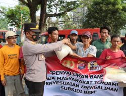 Polres Lebak Bagikan Bansos kepada Masyarakat Terdampak Penyesuaian atau Pengalihan Subsidi BBM