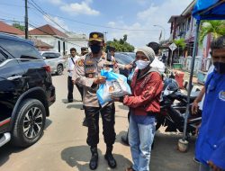 Kapolres Pandeglang Bagikan Paket Sembako Pada Tukang Ojek