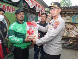 Kapolresta Tangerang Salurkan Bantuan Sosial Untuk Komunitas Ojek Online