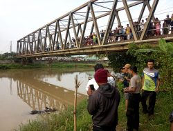 Gerak Cepat, Polsek Pagelaran Datangi TKP Penemuan Mayat di Sungai Cilemer