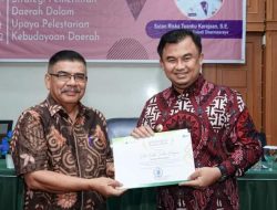 Sutan Riska Berikan Kuliah Umum