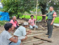 Komsos Dengan Petani, Babinsa Kelurahan Koto Lalang Himbau Tingkatkan Produksi Serta Kualitas Padi
