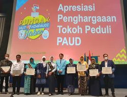 Hj Kania Ernawati Herdiat Raih Anugerah Tokoh Peduli PAUD