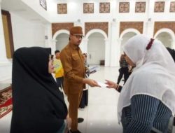 Pemko Bukittinggi Salurkan Modal Usaha bagi Mustahik