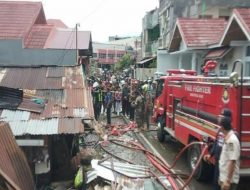 Walikota Sambangi  Korban Kebakaran Belakang Pasar Simpang Aua
