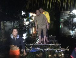 Menyisir Daerah Banjir, Golkar Ketapang Bantu Sembako, Pakaian Hingga Uang