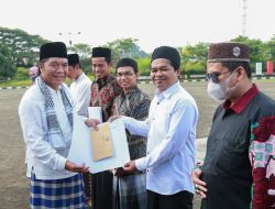 Pj Gubernur Al Muktabar Berikan Kadeudeuh Kepada Kafilah Provinsi Banten 