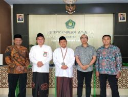 Kepala Kemenag Kabupaten Pasuruan Hadiri Penyerahan sertifikat tanah KUA Purwodadi