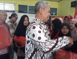 102 Siswa SMPN 1 Eremerasa Dapat Seragam Sekolah Gratis dari Bupati Bantaeng