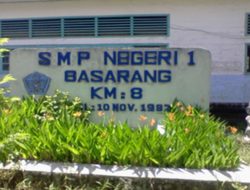 Guru “Titipan” di SMPN 1 Basarang di Sorot,  Langgar Komitmen Tidak Pindah 10 Tahun