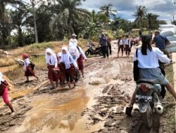 Setiap Kali Hujan, Jalan di Tiga Dusun Berubah Menjadi Lumpur dan Ancam Kelangsungan Pendidikan