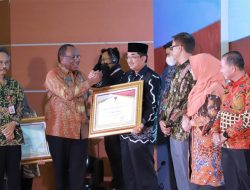 Bupati Anwar Sadat Terima Penghargaan UWN Dari Kemendagri