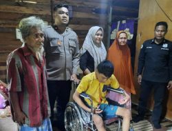 Dapat Bantuan dari Polda Riau, Keluarga Fikri Sambut dengan Air Mata Haru