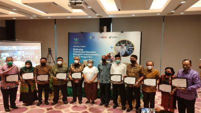 Hanya 10 Kepala Daerah di Indonesia, Ilham Azikin Terima Penghargaan dari USAID