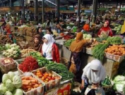 Sekda Kota Depok Mengajak ASN Belanja di Pasar Tradisional