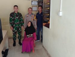 Koramil 01/PBU Kodim 0312/Padang Bantu Masyarakat Tersesat