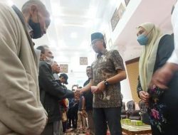 Wako Salurkan Program Bantuan Terdampak Inflasi Pada Warga Bukittinggi