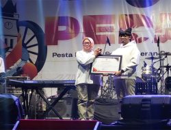 Wako Serahkan Penghargaan Puncak HJK di Panggung Pedati Jantung Kota 