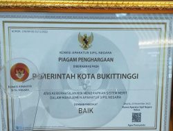 Walikota Bukittinggi Kembali Terima Anugerah Meritokrasi 2022