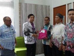 IGTKI Salurkan Bantuan 150 Paket Sembako Untuk Anggota PGRI Terdampak Banjir