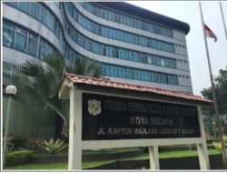 Gedung DPRD Medan Menjadi Lahan Empuk Bagi Segelintir Oknum Wartawan Diduga Tanpa Legalitas