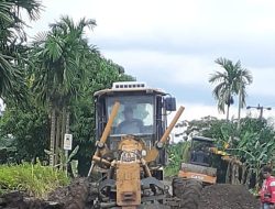 Awal Tahun, Kerja PTPN VI Bantu Perbaikan Jalan