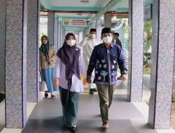Bupati Anwar Sadat Kunjungi Sekda di RSUD Raden Mattaher Jambi