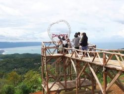 Puncak Libra, Spot Wisata Suguhkan Panorama Laut Pantai Dan Gunung