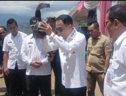 Raden Adipati Surya Laksanakan Pecah Kendi Saat Launching Peresmian Puncak Lawang Agung