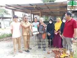 Anggota Dewan dari Fraksi PKS Serahkan 2 Unit Rumah Maggot
