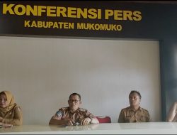 Melalui Konferensi Pers Ketua Panitia HUT Kabupaten Mukomuko ke-20 Sampaikan Permohonan Maaf