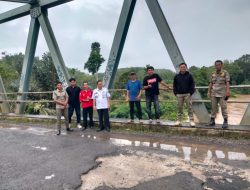 Camat Negeri Agung Turun Langsung Meluhat Luapan Air Sungai 