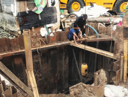 Pembangunan Drainase Jl Daan Mogot Molor, Bahayakan Pengguna Jalan dan Ganggu Arus Lalin