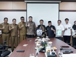 Serahkan LKPD 2022, Fadly Amran Berharap Padang Panjang Terima Opini WTP Ketujuh