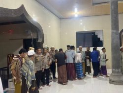 Sholat Subuh Dengan Warga, Kapolres Way Kanan Sampaikan Pesan Kamtibmas