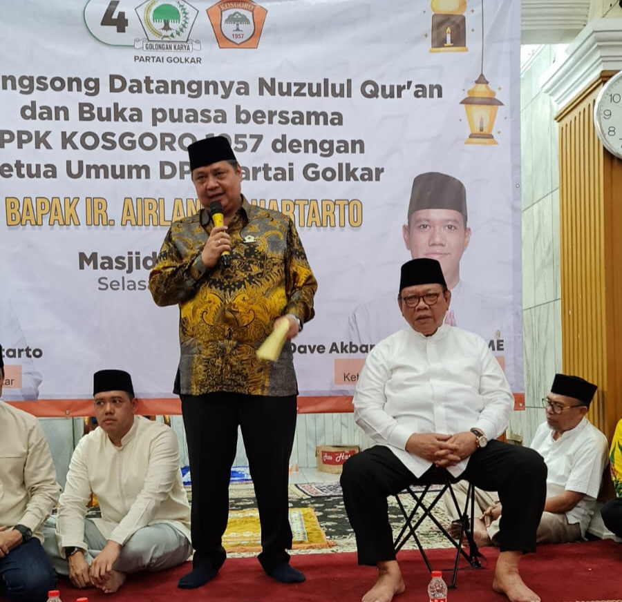 Bersama Dave Laksono dan Agung Laksono simak sambutan Airlangga Hartarto