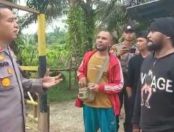 Puluhan Orang Preman Secara Membabibuta  Serang Warga Desa Dayun Siak