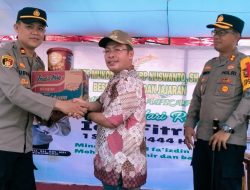 Bupati Mukomuko Pantau Posko Pengamanan Lebaran dan Serahkan Bekal Personil Jaga
