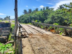 Lintasi Jembatan Menggiring Air Punggur Mukomuko Pengendara Dihimbau Hati-hati