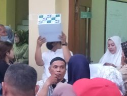 Ketua DPC Partai Demokrat KBB Bagikan Bingkisan Gratis