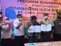 Aksi Cinta Bumi, PT CJI Tanam 16.514 Pohon Produktif di Puspo