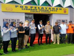 Kapolres Cimahi dan Bupati Bandung Barat Tinjau Pos Pelayanan Lebaran 1 Syawal 1444 H